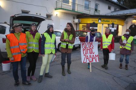 Reševalna akcija Slivniških dvoživk 03 FOTO LJUBO VUKELIČ